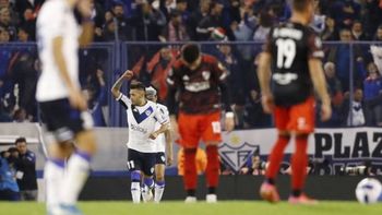 Con polémica, Vélez sacó de la Copa a River