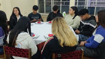 Estudiantes degustaron el menú para la Cena Blanca