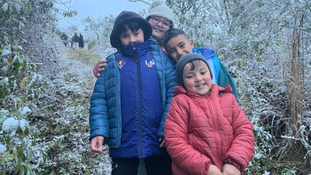 Jujeños alucinados con la nieve en Termas de Reyes