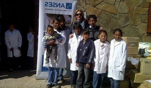 Entregan donaciones a la comunidad aborigen de Quirquinchos