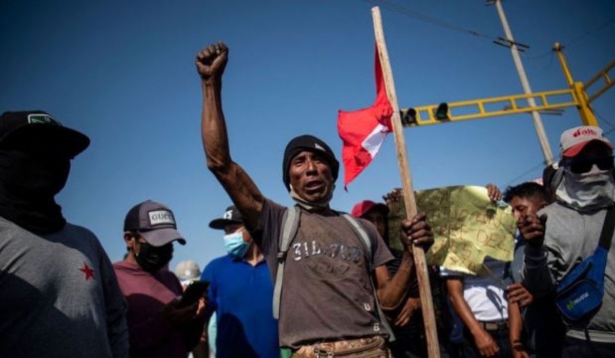 Protestas dejan 4 muertos en Perú y el gobierno decreta el estado de emergencia