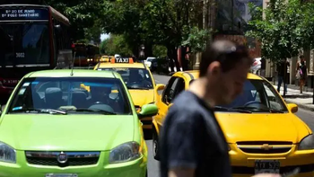 Córdoba adoptó medidas de alivio para taxistas: quitan tasas tributarias y reducen exigencias
