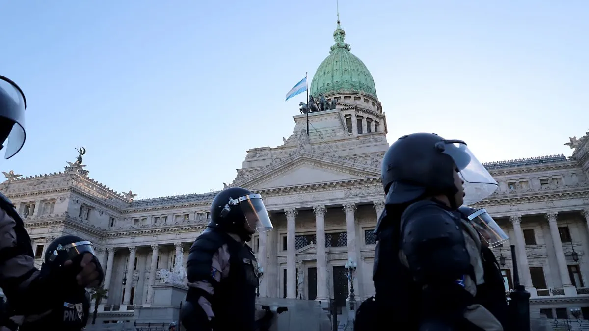 Otro día de tensión en el Congreso: el gobierno enfrenta una nueva marcha