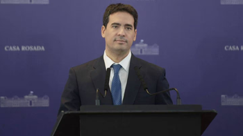 El nuevo vocero presidencial evitó hablar del caso Adorni y le envió un gesto al PRO