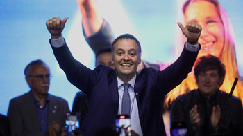 Afuera Francos, adentro Adorni: 