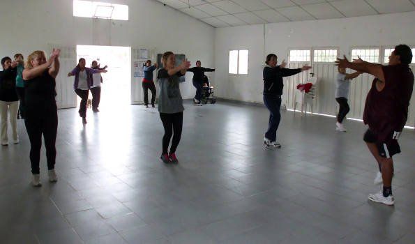 Color, música y baile durante los días hábiles en Alto Comedero