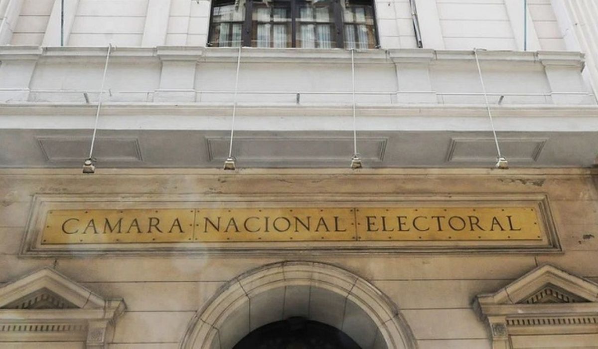 La Cámara Electoral llamó de urgencia a los apoderados de Massa y Milei