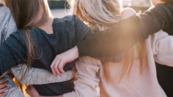 Por qué la amistad es un espejo que a veces no querés mirar