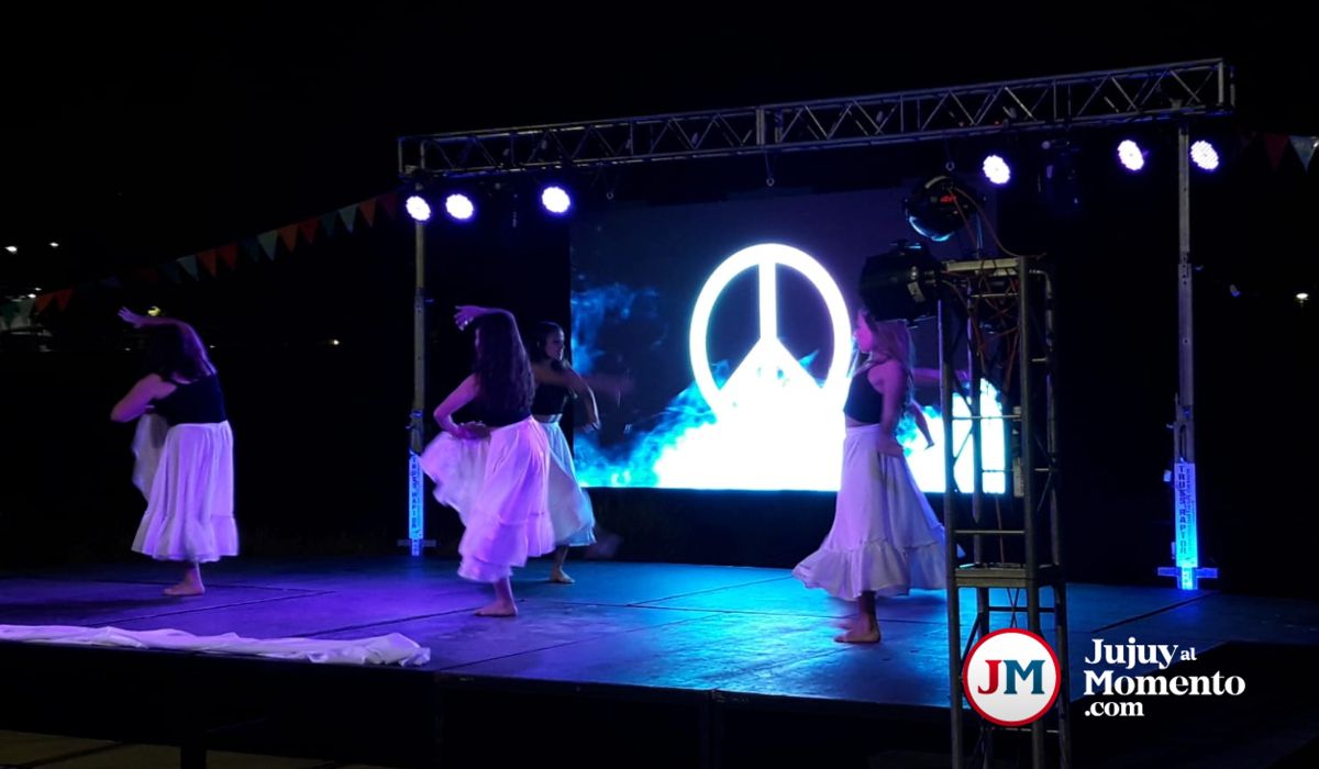 Una multitud disfrutó del espectáculo Danzas del Mundo por la Paz