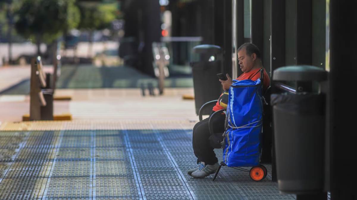 Rige el paro de transporte en trenes, subtes, camiones, aviones ni barcos, pero hay colectivos