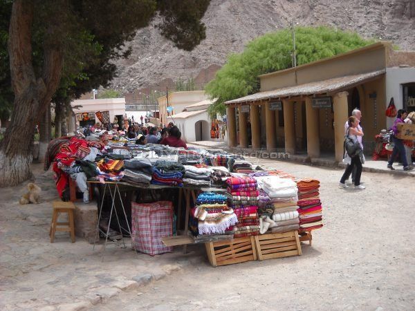 Purmamarca ya recibe gran cantidad de turistas