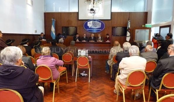 Presentaron el libro de la historia de la Bandera Nacional de la Libertad Civil