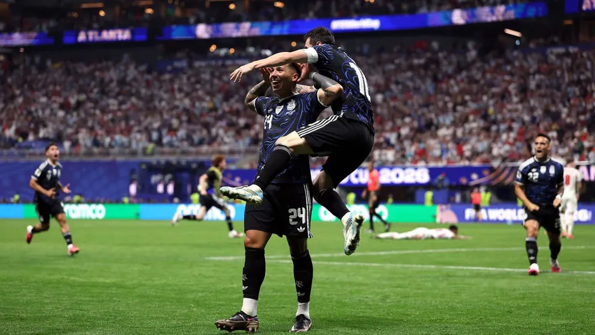 Argentina le ganó a Inglaterra y vuelve a ser finalista del Mundial