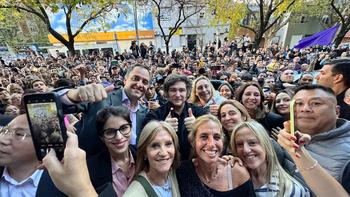 Manuel Adorni cerró su campaña en CABA: 