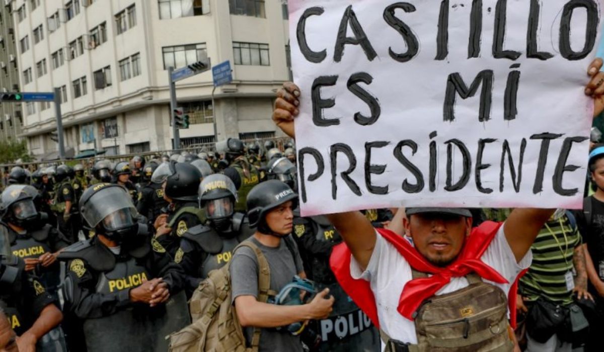 Muere un manifestante en Lima en las violentas protestas contra el Gobierno