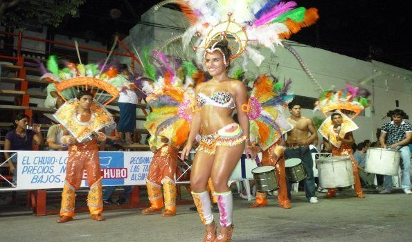 San Pedro: Más de 36.000 personas asistieron anoche a los corsos