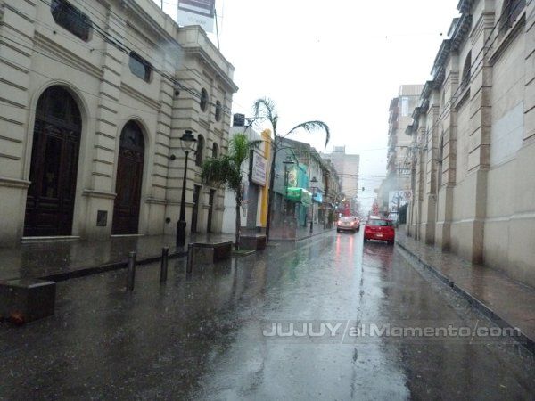 Tarde de calor, tormenta y lluvia en Jujuy