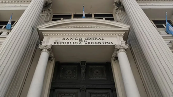 Para contener el dólar, el Banco Central limitó los movimientos de los bancos