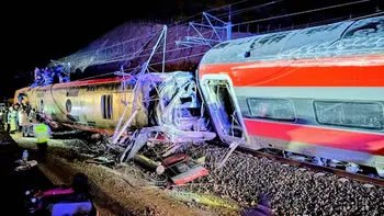 Cinco muertos y un centenar de heridos tras el choque de dos trenes en España