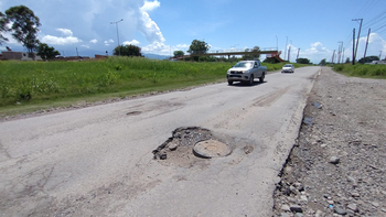 Crecen los cráteres en la colectora de Ruta 66, en Palpalá