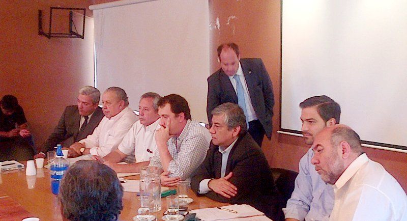 Mucho ruido y pocas nueces en las reuniones del Gobierno con gremios estatales