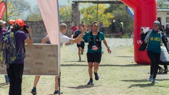 Corriendo por una causa: maratón solidaria para una escuela de Purmamarca