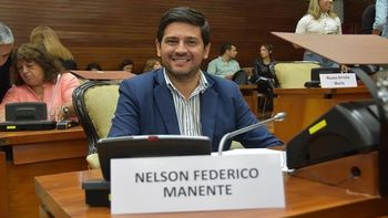 6 sesiones en 7 meses: Manente pretende dar lecciones de presentismo a los docentes