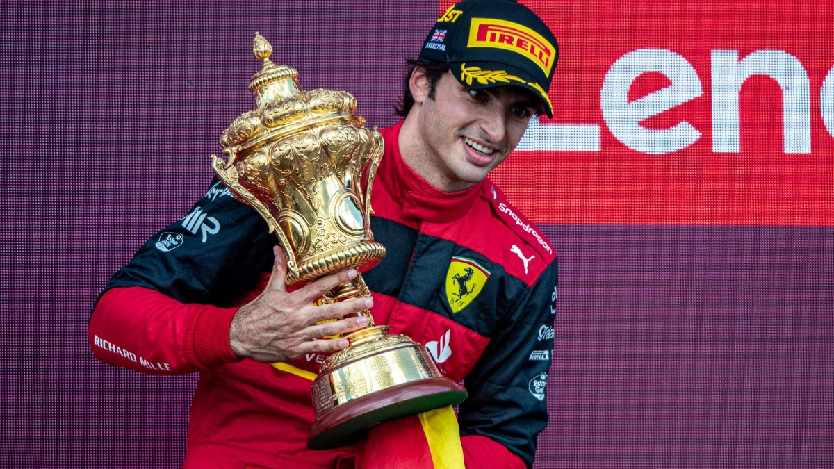 Carlos Sainz ganó un accidentado Gran Premio de Silverstone y consiguió su primer triunfo