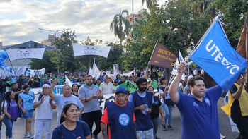 Gremios de Jujuy marcharon contra la reforma laboral y cuestionaron al gobierno local