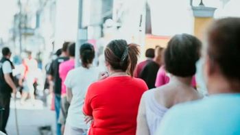 Crisis salarial: 4 de cada 10 argentinos necesitan un segundo trabajo para llegar a fin de mes