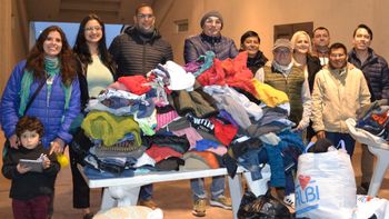 Gimnasia y una jugada solidaria que abriga: entregó ropa donada al más necesitado