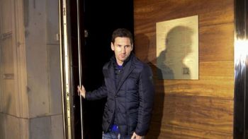 El encuentro de Messi con Xavi que estremece Barcelona y retumba en París