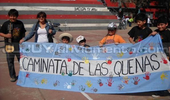 La Caminata de las Quenas inició los festejos del Éxodo Jujeño