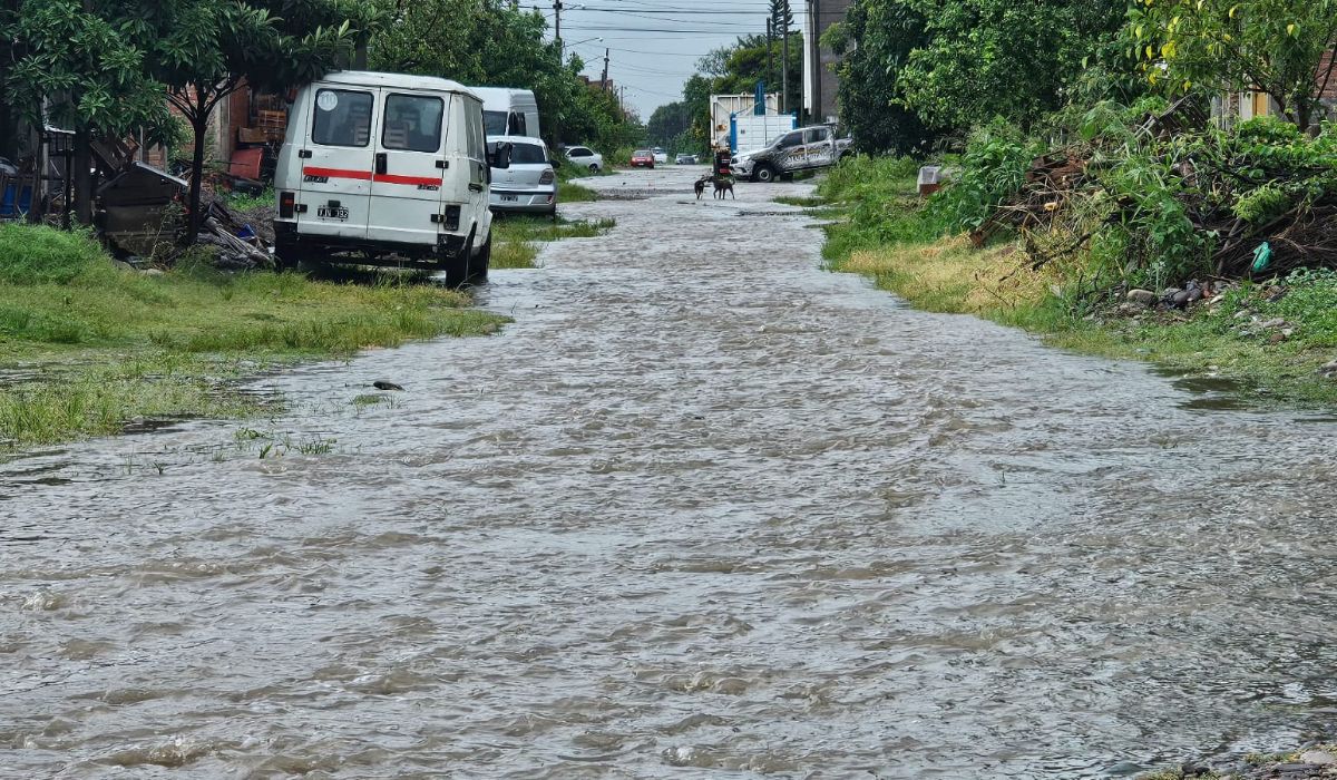 Las calles de Loteo Nuevo Perico fueron tragadas por el agua