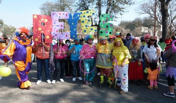 Más de 5000 docentes participaron del desfile en avenida Córdoba