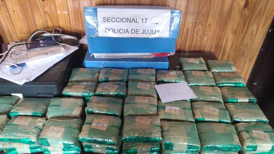 La policía secuestró 38 kg de hojas de coca en La Quiaca