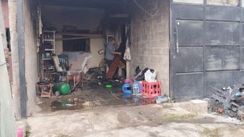 Se incendió una casa con una familia adentro: una mujer está en terapia