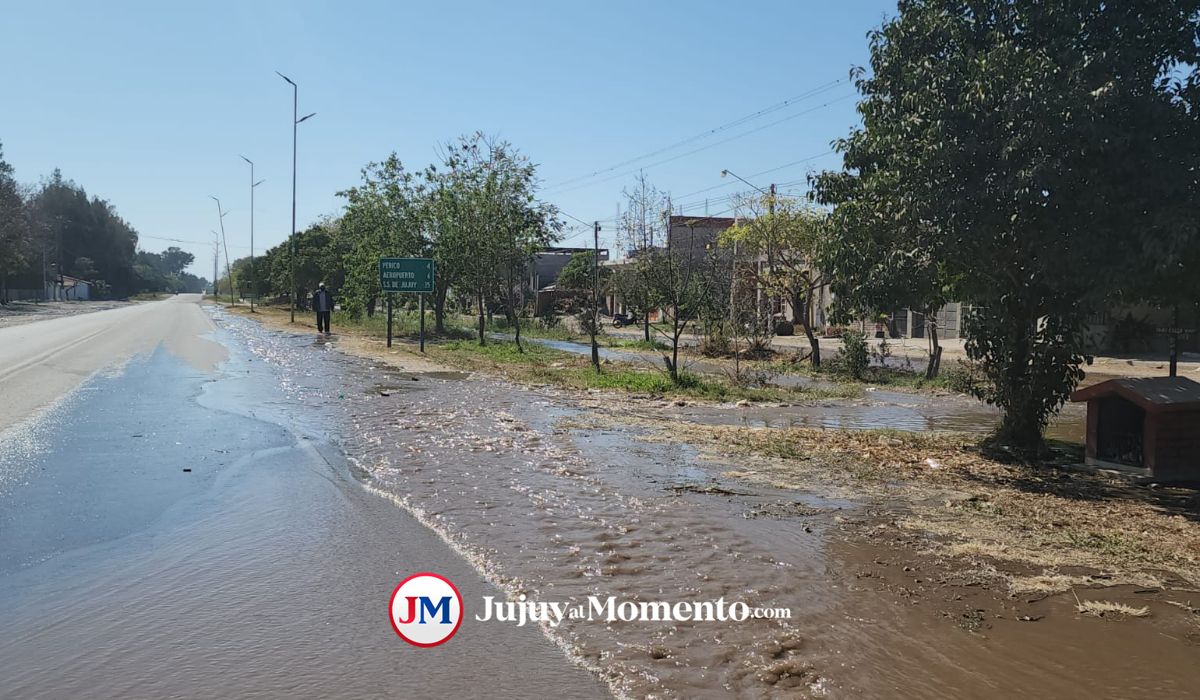 Santo Domingo: calles afectadas por el colapso de un canal sobre Ruta 47