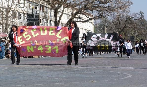 Más de 5000 docentes participaron del desfile en avenida Córdoba