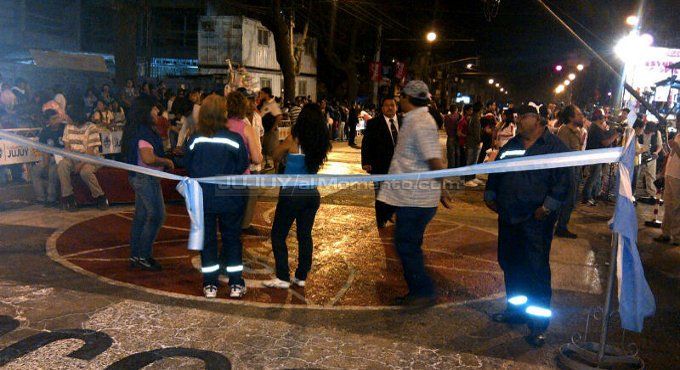 El primer desfile de carrozas deslumbró en Avenida Córdoba