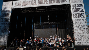 El Gobierno estimó 100 mil personas en Plaza de Mayo y criticó el 