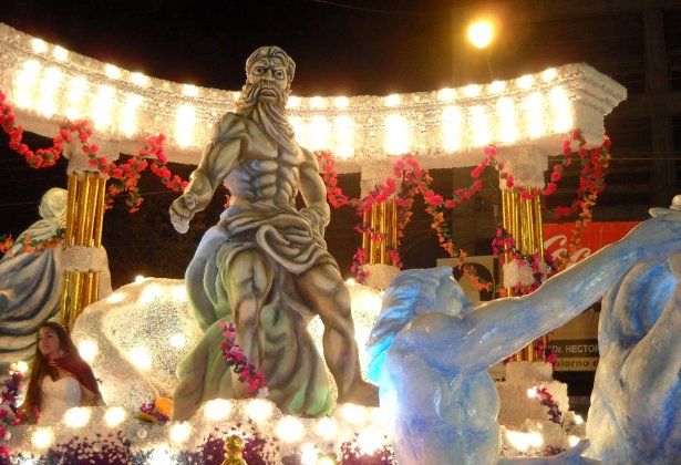 Se realizó el 5º desfile de carrozas