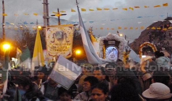 Miles de fieles acompañaron el descenso de la Virgen de Punta Corral