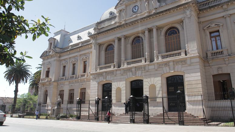 Críticas al decreto del gobierno jujeño: el ajuste va a empleados y no a funcionarios