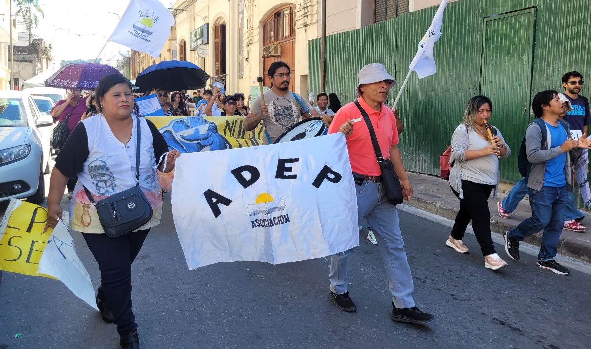 En el inicio de clases, docentes jujeños marcharon para exponer su malestar