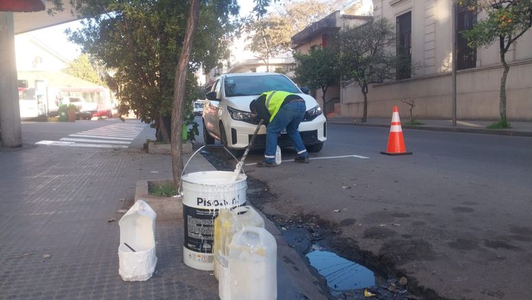 El intendente Jorge pintó Vía Parking, pero dejó intactos los cráteres: la prioridad sigue siendo cobrar