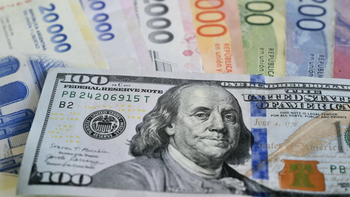 El dólar oficial cayó tras una racha de 4 subas, pero se mantuvo arriba de $1.400