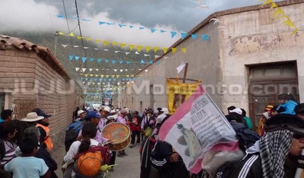 Miles de fieles acompañaron el descenso de la Virgen de Punta Corral