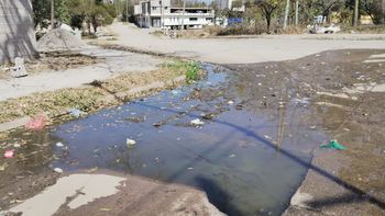Vecinos del Palpalá denuncian destrato y negligencia de Agua Potable