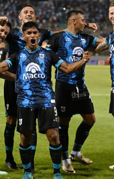 Un Gimnasia copado hizo delirar a su gente en Salta